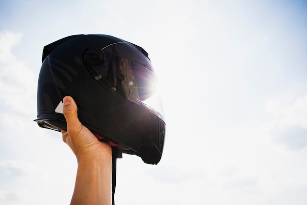 Casque De Protection Sur Le Fond Du Ciel