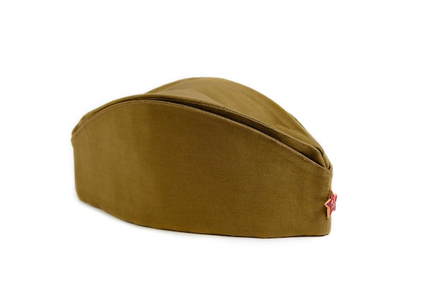 Casquette avec étoile rouge coiffe militaire armée rouge Union soviétique sur fond blanc