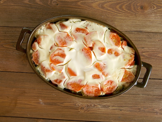 Casserole crémeuse de carottes. fermer