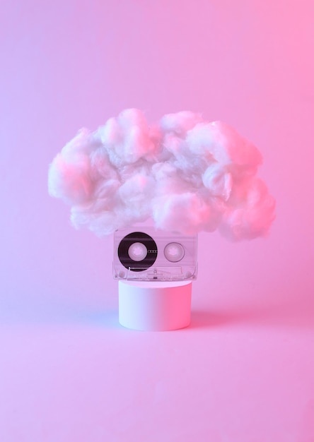Cassette audio avec nuage moelleux en néon bleu rose Concept art Idée minimaliste