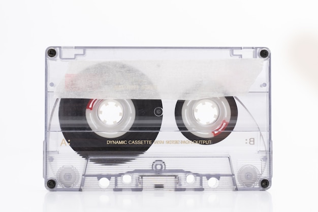 Cassette sur blanc