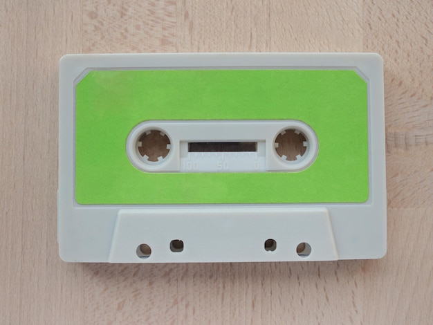 Cassette à ruban sur un bureau en bois