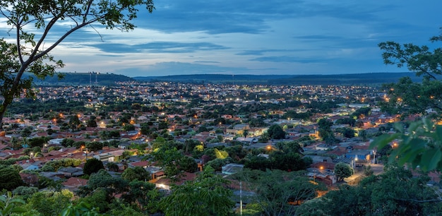 Cassilandia, Mato Grosso do Sul, Brésil - 01 25 2021: ville brésilienne Cassilandia dans la nuit