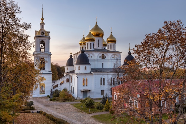 Cathédrale de l'Assomption à Dmitrov Kremlin Dmitrov Russie