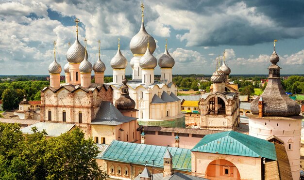 Cathédrale de l'Assomption et église de la résurrection au Kremlin de Rostov