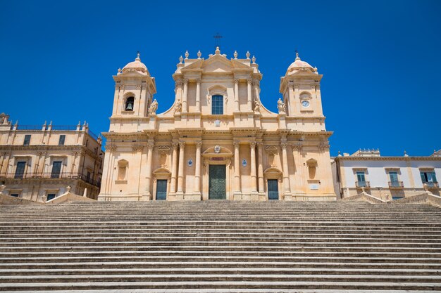 La cathédrale baroque la plus importante de la Sicile, San Nicolas, site du patrimoine de l'Unesco, journée ensoleillée