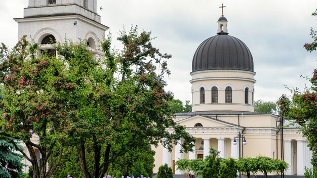 Cathédrale centrale et clocher au centre de Chisinau, Moldavie