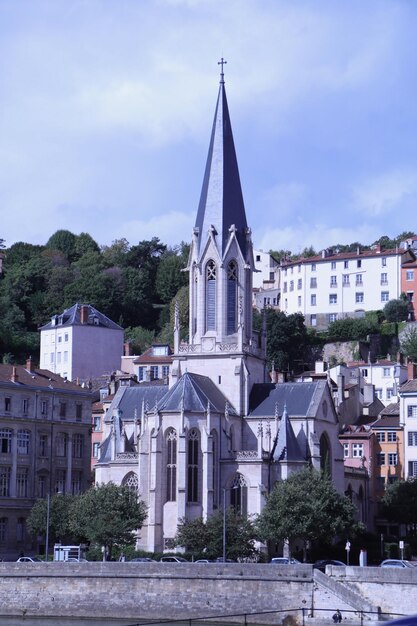 Photo cathédrale contre le ciel en ville