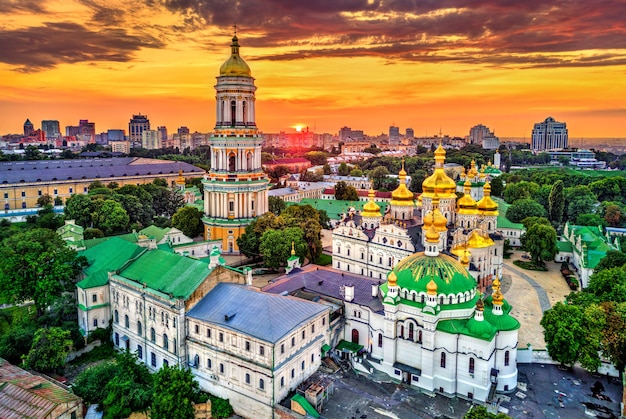 Cathédrale de la Dormition et le clocher de Pechersk Lavra à Kiev. Patrimoine mondial de l'UNESCO en Ukraine