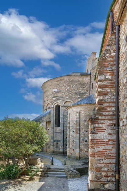 Photo la cathédrale d'elne est une église catholique romaine et ancienne cathèdrale située à elne, en france.