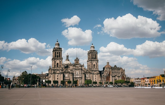 La cathédrale métropolitaine de l'Assomption de la Bienheureuse Vierge Marie dans le ciel de Mexico