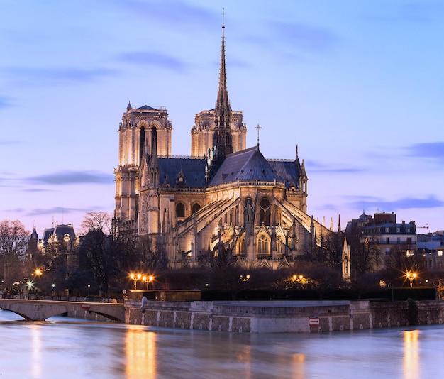 La Cathédrale Notre Dame le soir Paris France