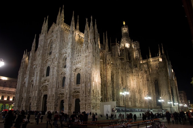 La cathédrale la nuit.