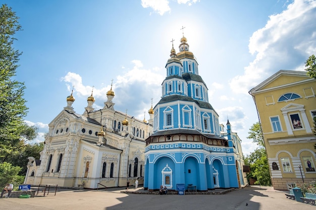 Cathédrale Pokrovsky au centre de Kharkov