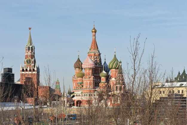 La cathédrale Saint-Basile en hiver Moscou