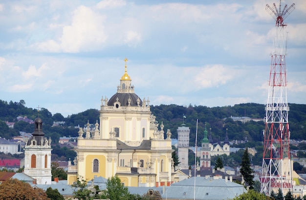 Cathédrale Saint-Georges de Lviv (vue sur les toits)