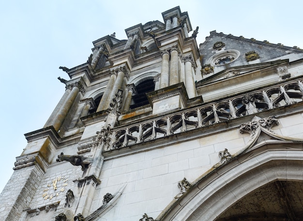 La cathédrale Saint Louis de Blois, France. La façade et le clocher ont été construits en 1544.