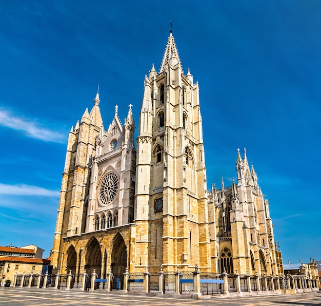 La cathédrale Santa Maria d'Astorga en Espagne sur le Camino de Santiago