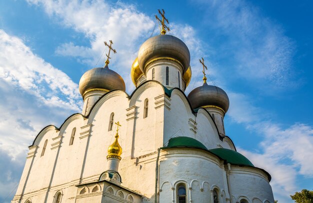 Photo la cathédrale de smolensk du couvent de novodevichy un site de l'unesco à moscou