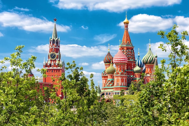 La Cathédrale St Basile et le Kremlin de Moscou Russie