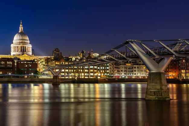 Cathédrale St Paul avec pont du millénaire