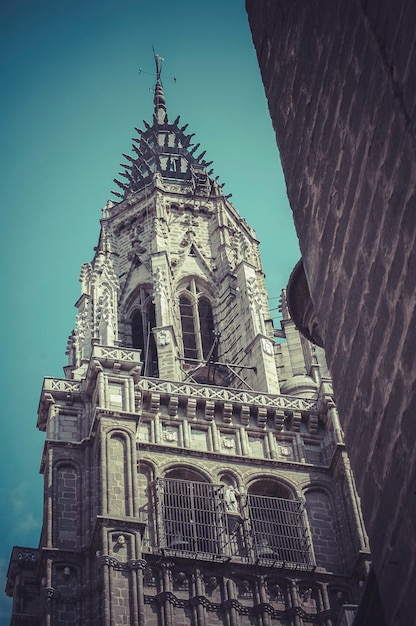 Cathédrale de toledo, monument majestueux en espagne.