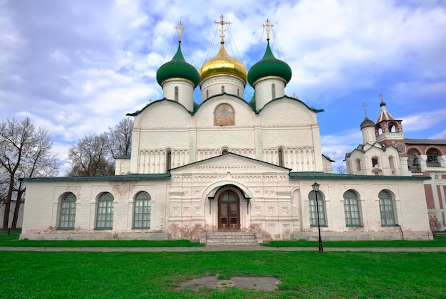 Photo la cathédrale de la transfiguration du monastère spasoevfimievsky