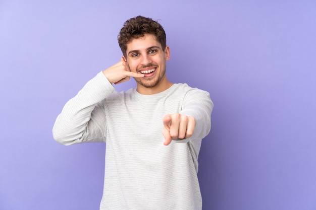 Caucasien, homme, faire, téléphone, geste