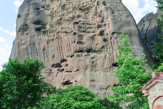 Cave demeure d'anciens ermites près du village de Kastraki Meteora Grèce