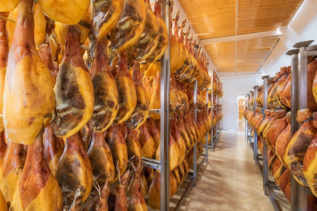 Cave à jambon espagnol. Industrie alimentaire