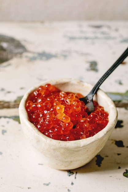 Caviar rouge avec pain et beurre