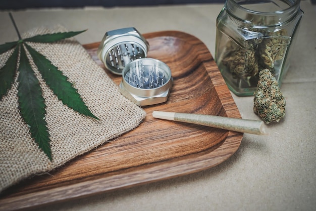 Cbd marijuana médicale et feuilles de chanvre cannabis médical