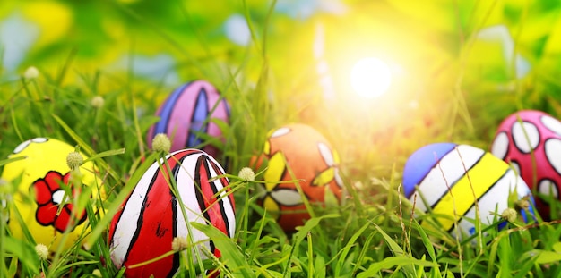 célébration des oeufs de Pâques colorés fond d'événement de printemps