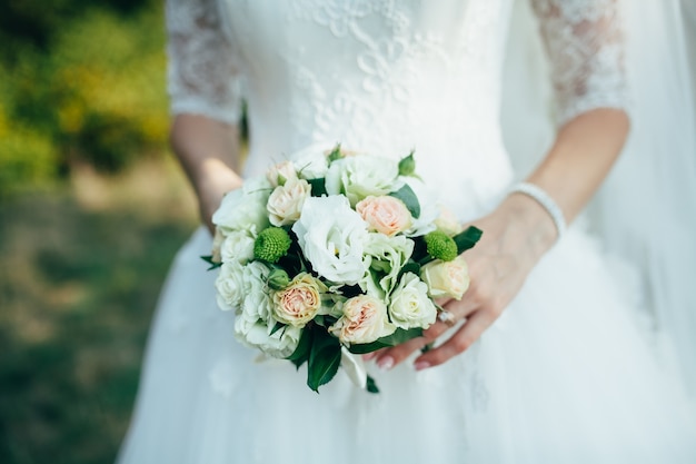 célébration romantique blanc anneau heureux