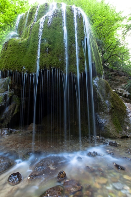 La célèbre cascade nommée Silver streams en Crimée avant sa destruction partielle