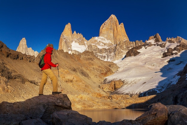 Célèbre Cerro Fitz Roy - l'un des pics rocheux les plus beaux et les plus difficiles à accentuer de Patagonie, Argentine