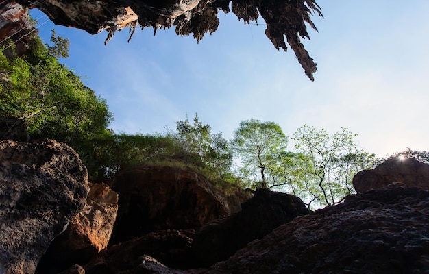 Célèbre grotte de Phranang à Raylay Railay Beach Krabi Thaïlande