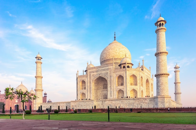 Célèbre Taj Mahal à Agra, Uttar Pradesh, Inde, pas de peuple.