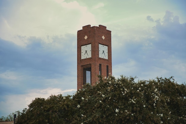 La célèbre tour de l'horloge de Simpsonville aux États-Unis