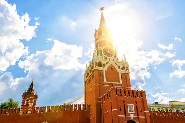 La célèbre tour Spasskaya du Kremlin de Moscou