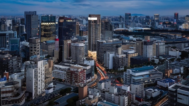 La célèbre zone de Shiodome pendant la soirée à Minato, Tokyo, Japon