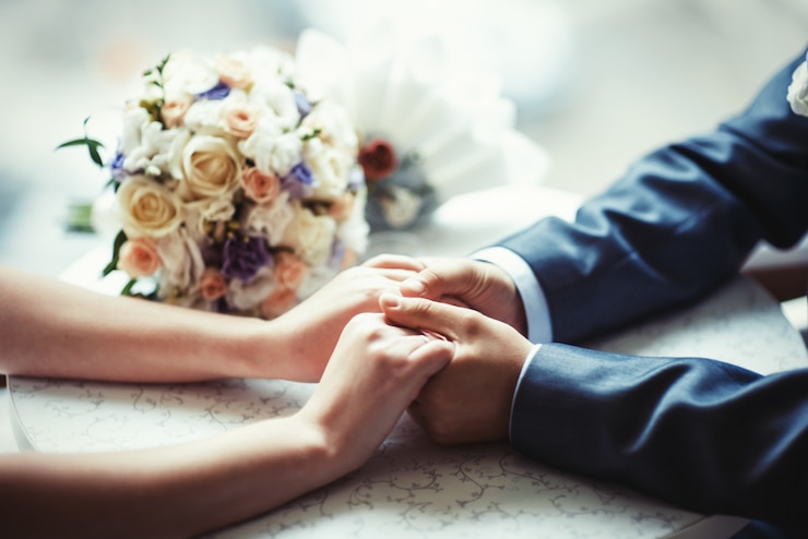 Photo célébrer un mariage au café