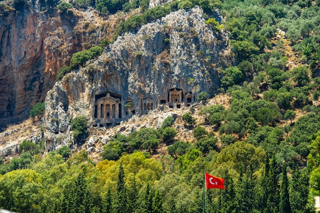 Célèbres tombes lyciennes de l'ancienne ville de Caunos, Dalyan, Turquie