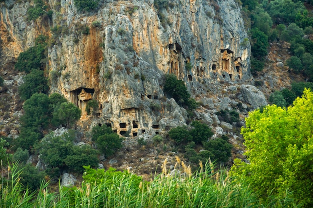 Célèbres tombes lyciennes de l'ancienne ville de Caunos, Dalyan, Turquie