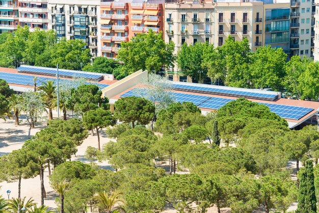 Cellules Solaires Bleues, Panneaux Sur Le Toit De La Maison. Technologie De L'énergie Verte