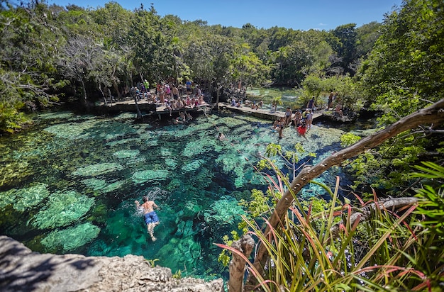 Cenote Azul au Mexique