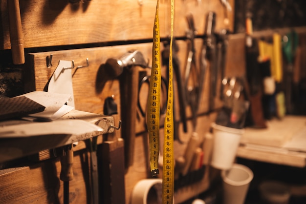 Centimètre à l'atelier de chaussures.