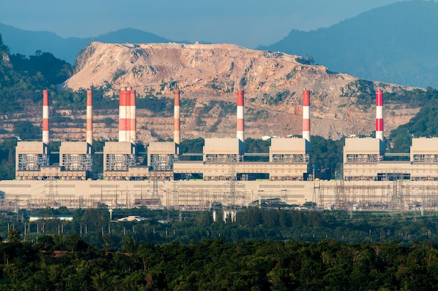 Centrale électrique au charbon de Mae Moh à Lampang en Thaïlande