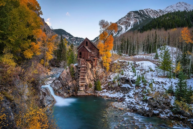 Centrale électrique en bois historique appelée le moulin à cristal dans le colorado