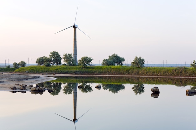 Centrale électrique éolienne (près de la ville de Scholkino, Crimée, Ukraine).